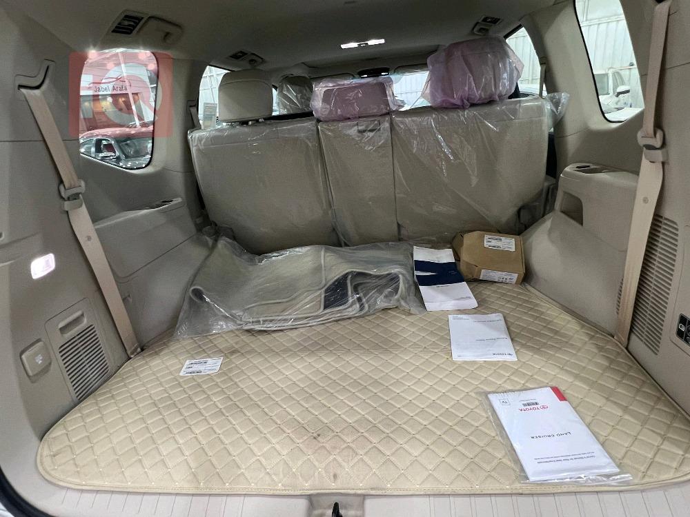 تۆیۆتا لاند کروزەر